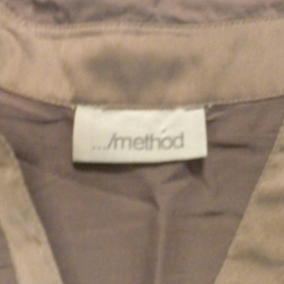 Grey tunic style shirt with satin trim size L - Picture 3 of 5